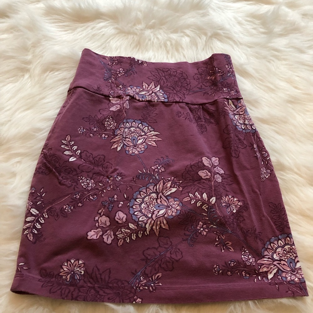 Skirts - Picture 3 of 4